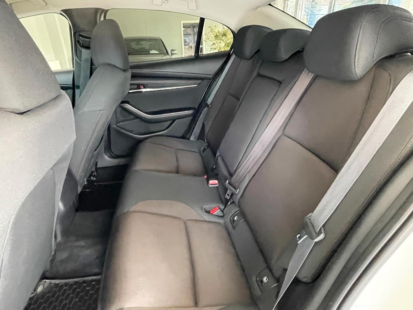 Mazda 3 G150 2.0 e-SkyActiv AUTOMATIK 4-VRATA ACC HUD NOVI SERVIS, fotografija 18