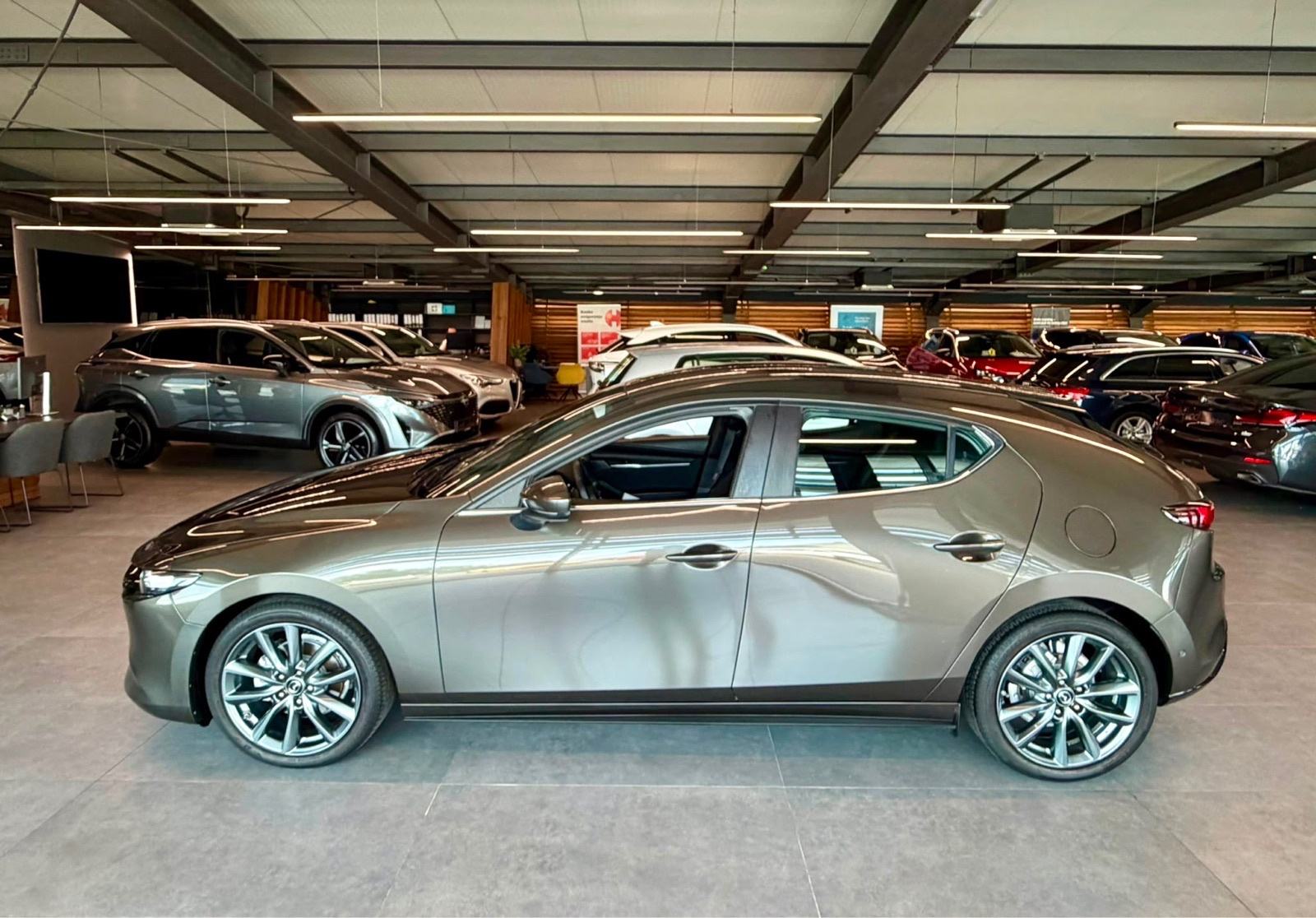 Mazda 3 G122 AUTOMATIK • NAVI • KAMERA • LEASING RATA: 290,00 €, fotografija 3