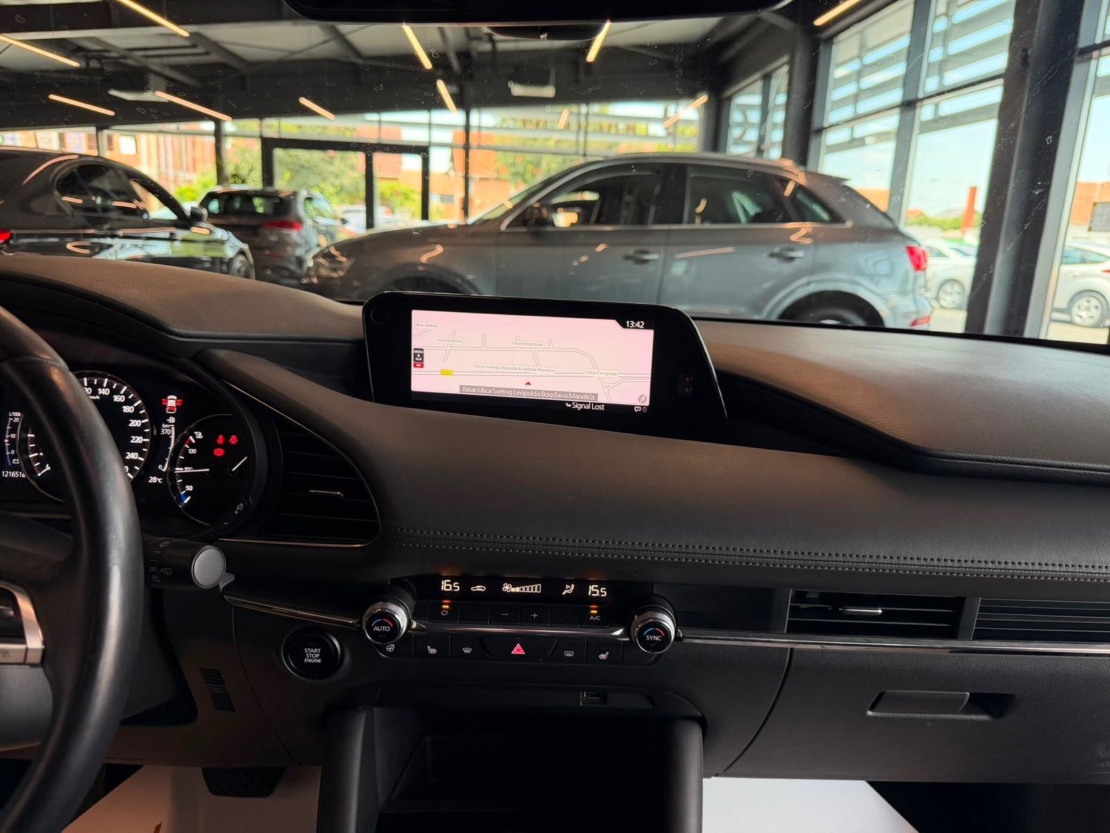 Mazda 3 G122 AUTOMATIK • NAVI • KAMERA • LEASING RATA: 290,00 €, fotografija 19