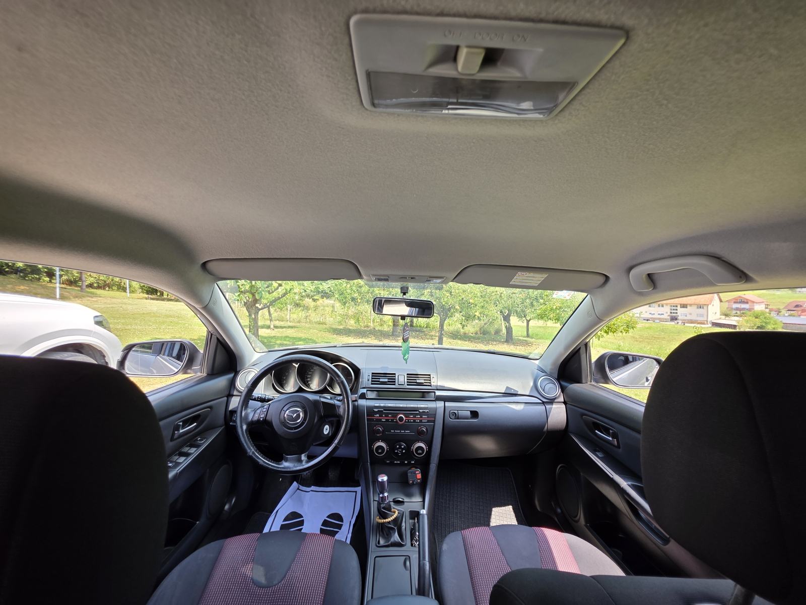 Mazda 3 Sport 1,4 i CE, fotografija 6
