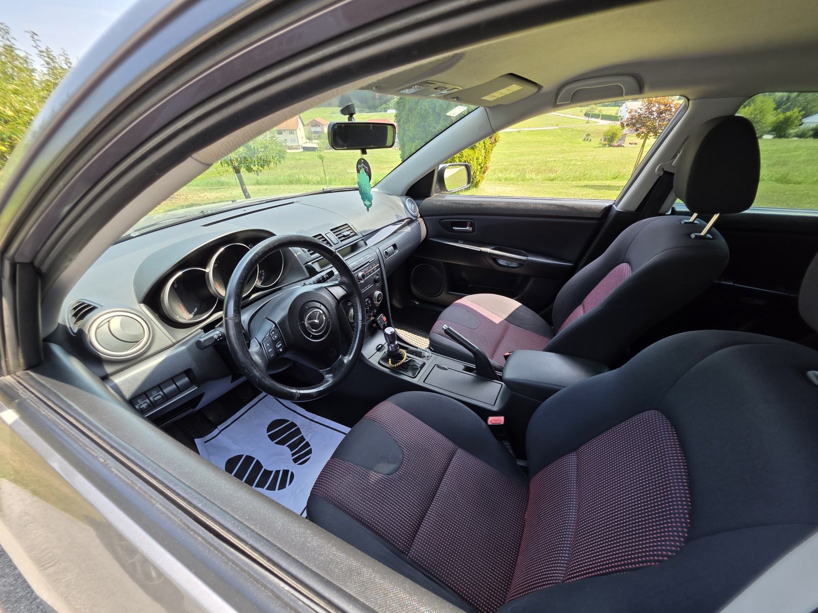 Mazda 3 Sport 1,4 i CE, fotografija 5
