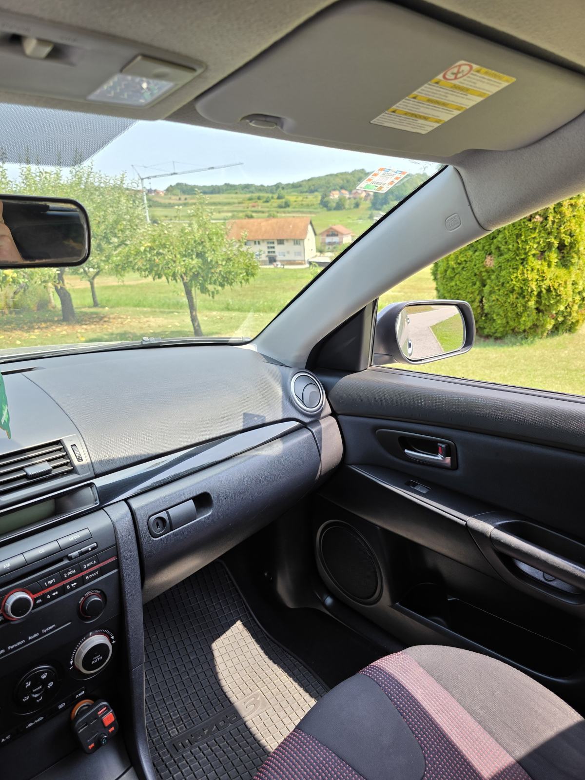 Mazda 3 Sport 1,4 i CE, fotografija 8