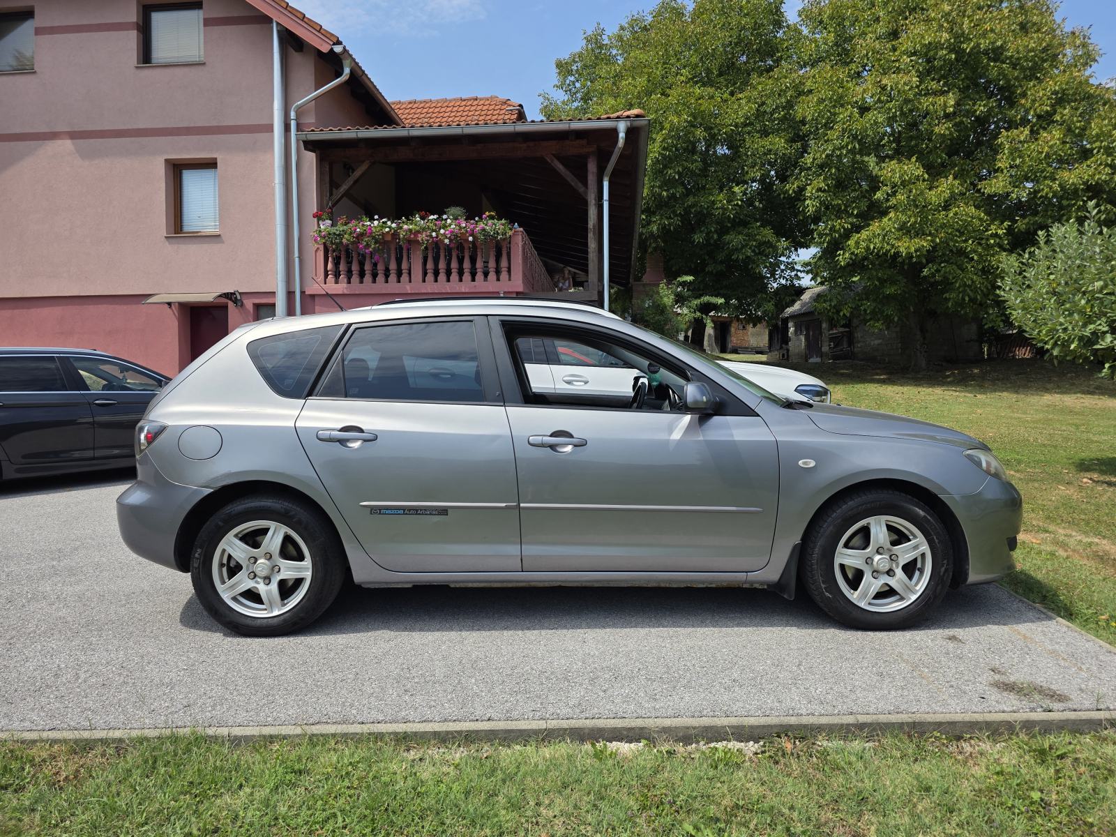 Mazda 3 Sport 1,4 i CE, fotografija 2