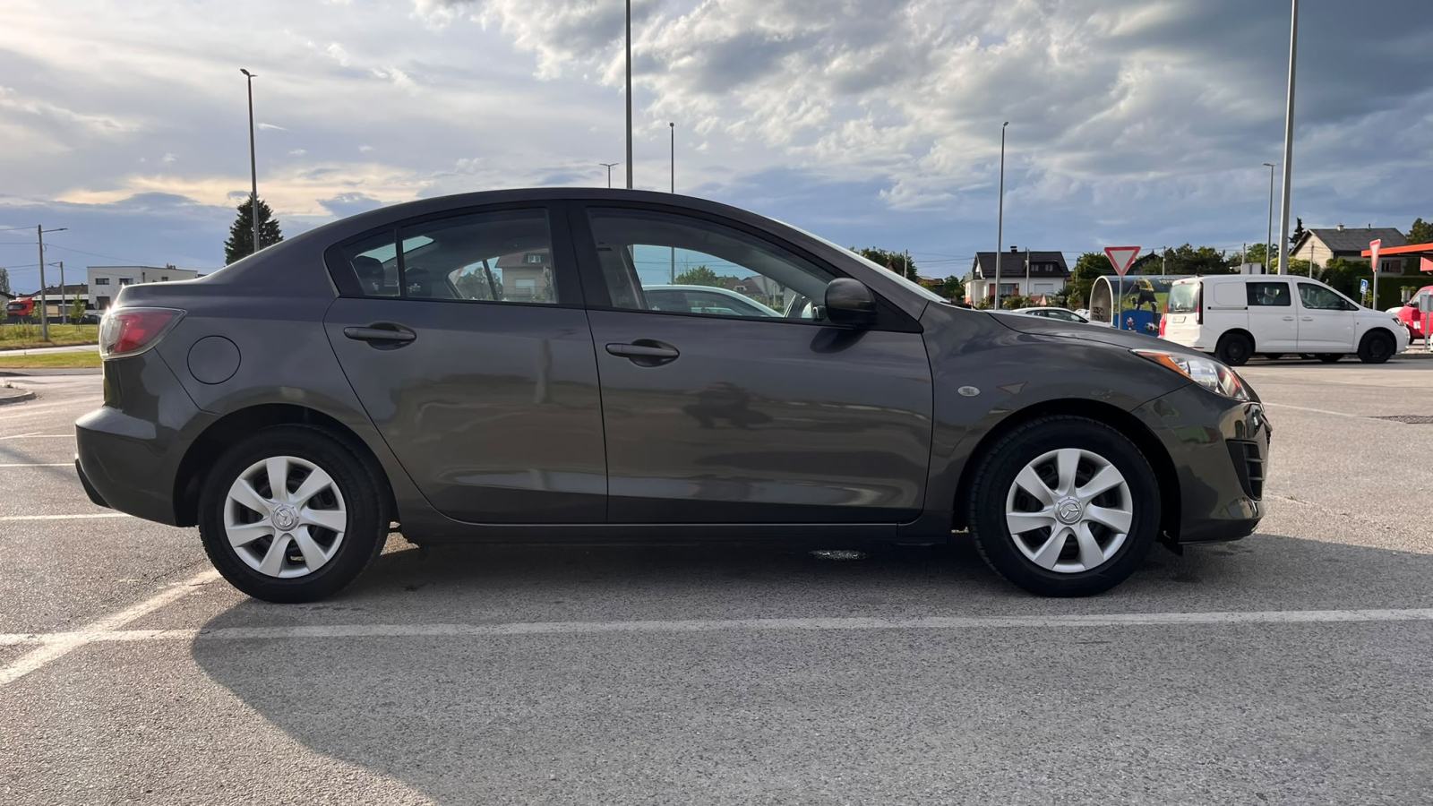 Mazda 3 Sport 1,6 i ,2010 god reg5/2027 napravljen servis, fotografija 7