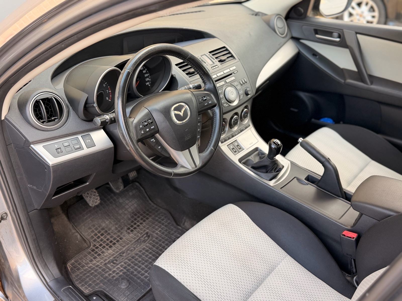 MAZDA 3 SPORT 1,6 • HR AUTO • REDIZAJN • BOSE • GRIJANJE SJEDALA, fotografija 14
