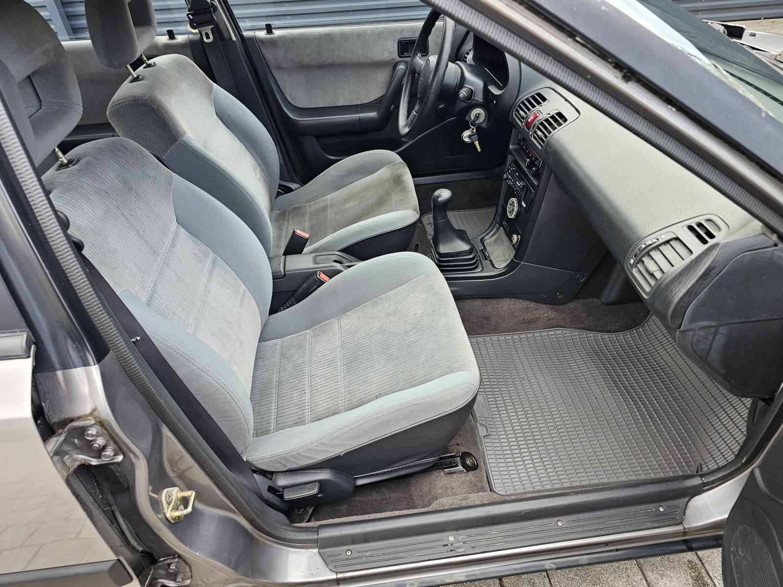 Mazda 323 F, 1.VLASTNIK, CIJENA: 2.777 EUR, pogled izvana - slika 3