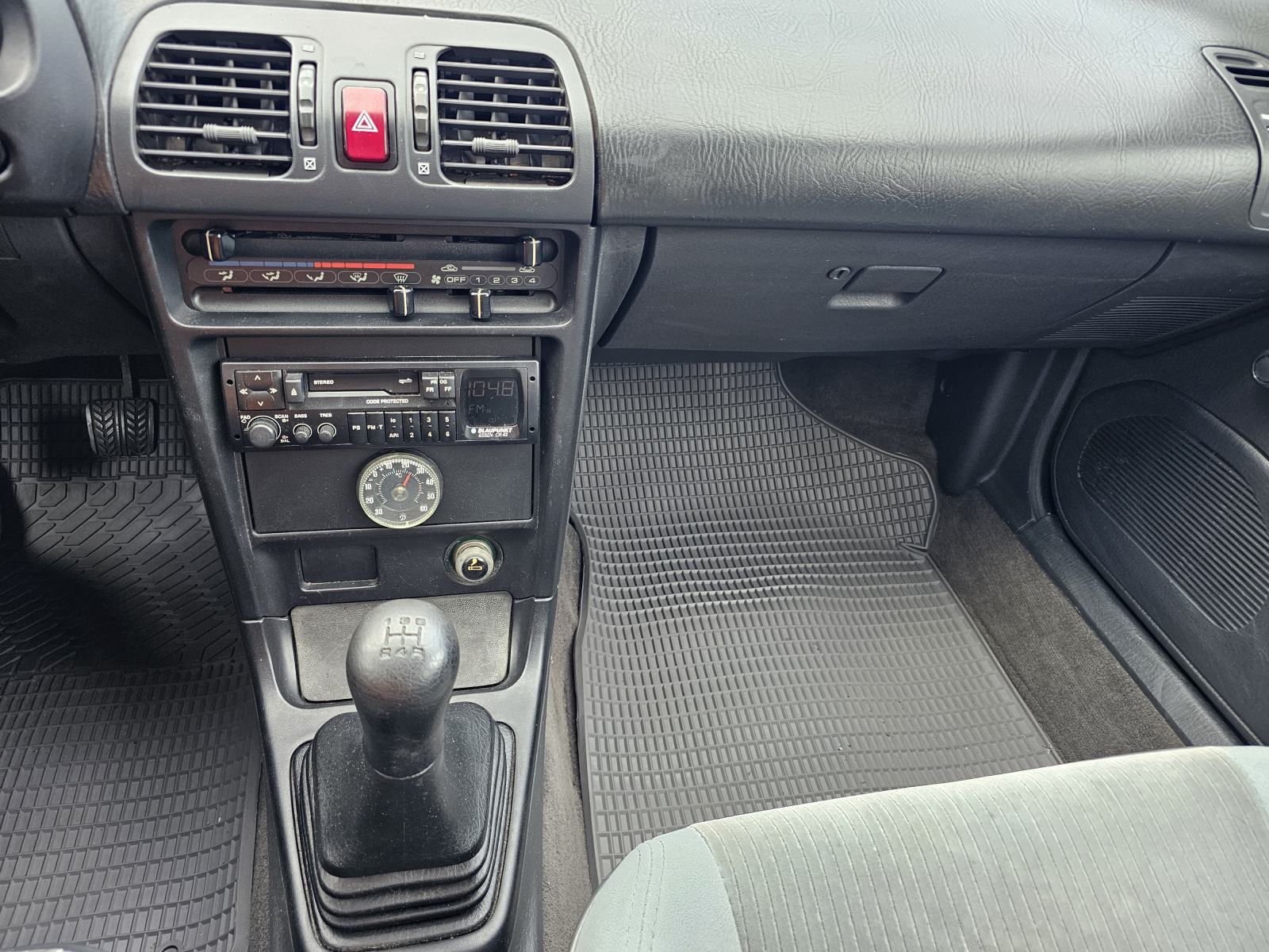 Mazda 323 F, 1.VLASTNIK, CIJENA: 2.777 EUR, fotografija 8