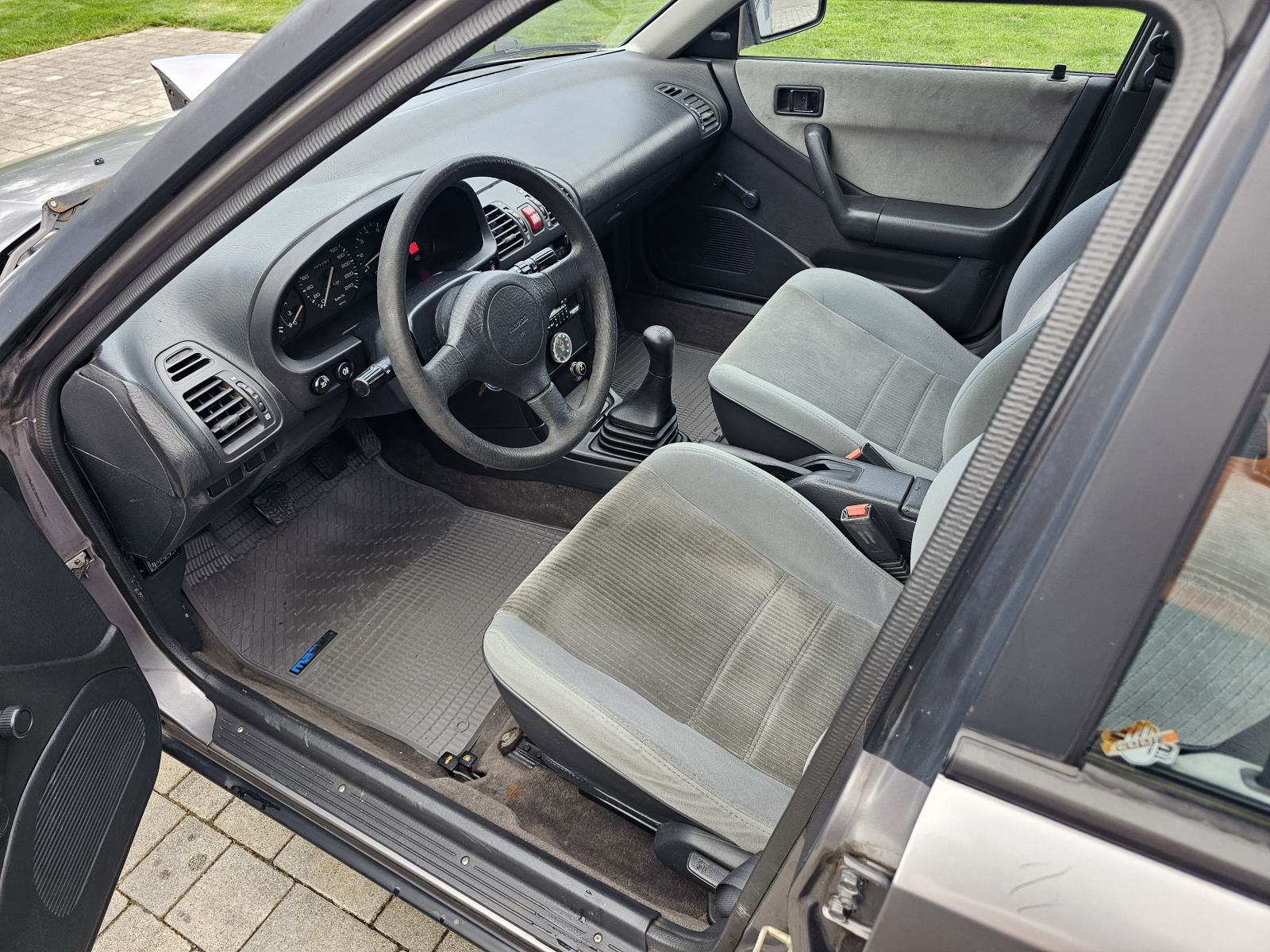 Mazda 323 F, 1.VLASTNIK, CIJENA: 2.777 EUR, fotografija 14