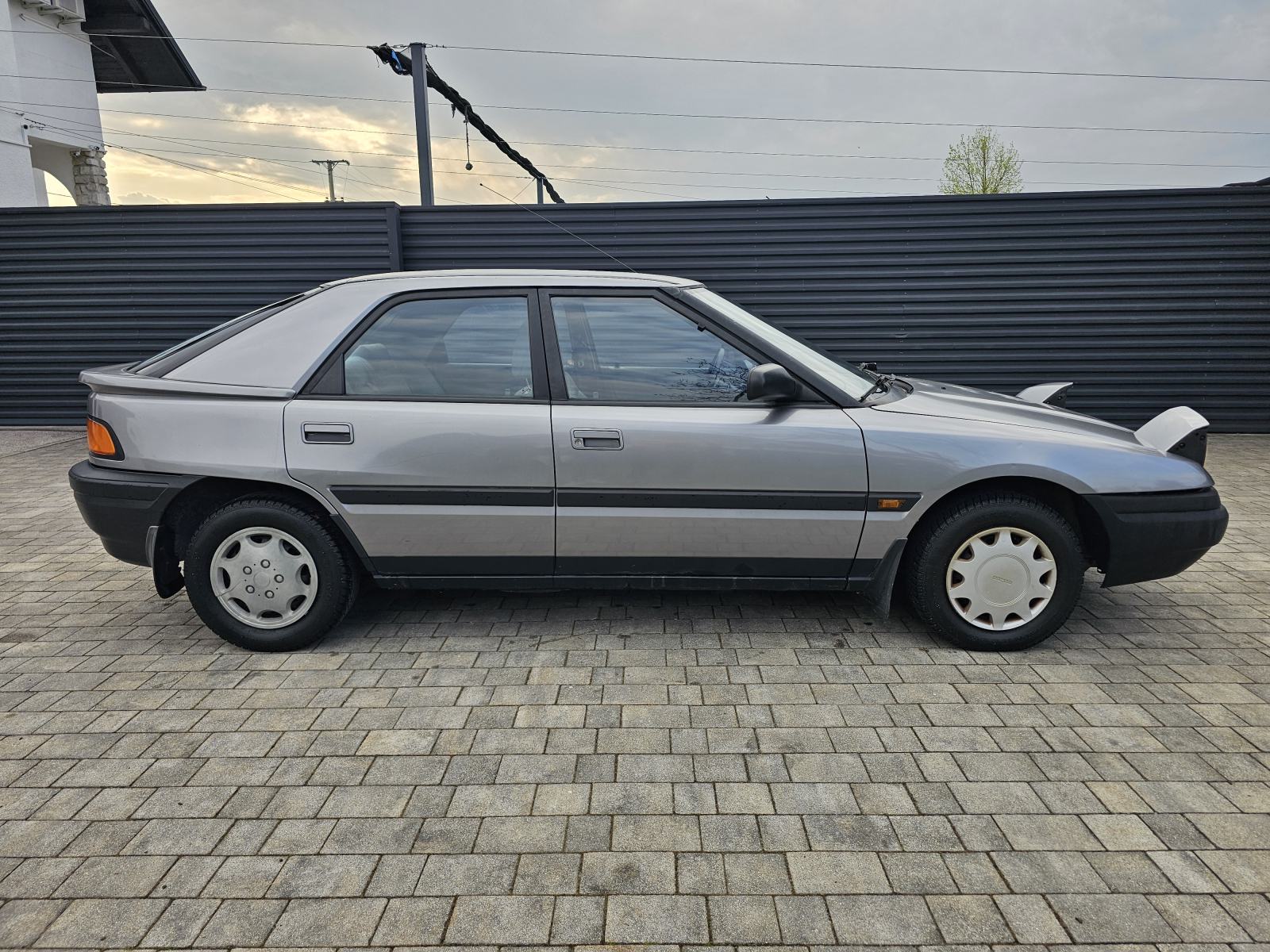 Mazda 323 F, 1.VLASTNIK, CIJENA: 2.777 EUR, fotografija 11