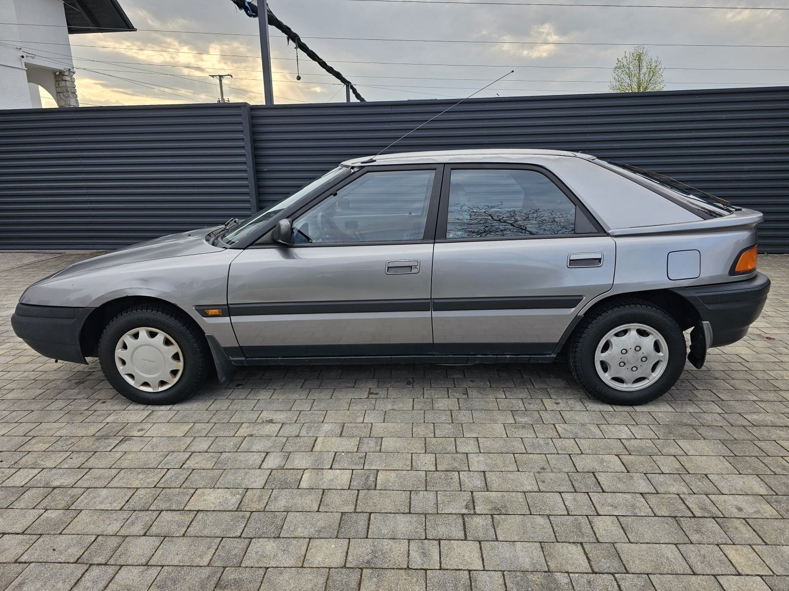 Mazda 323 F, 1.VLASTNIK, CIJENA: 2.777 EUR, fotografija 12
