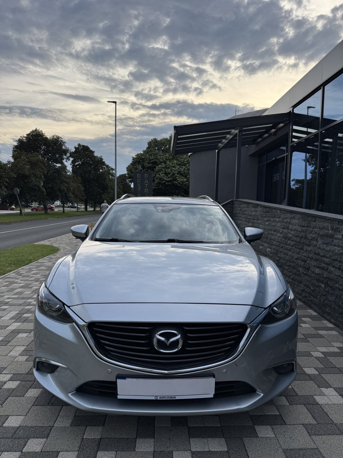 Mazda 6 2,2 d Sport Combi automatik NOVI MODEL - REG 2/27 - PRILIKA !!, fotografija 3