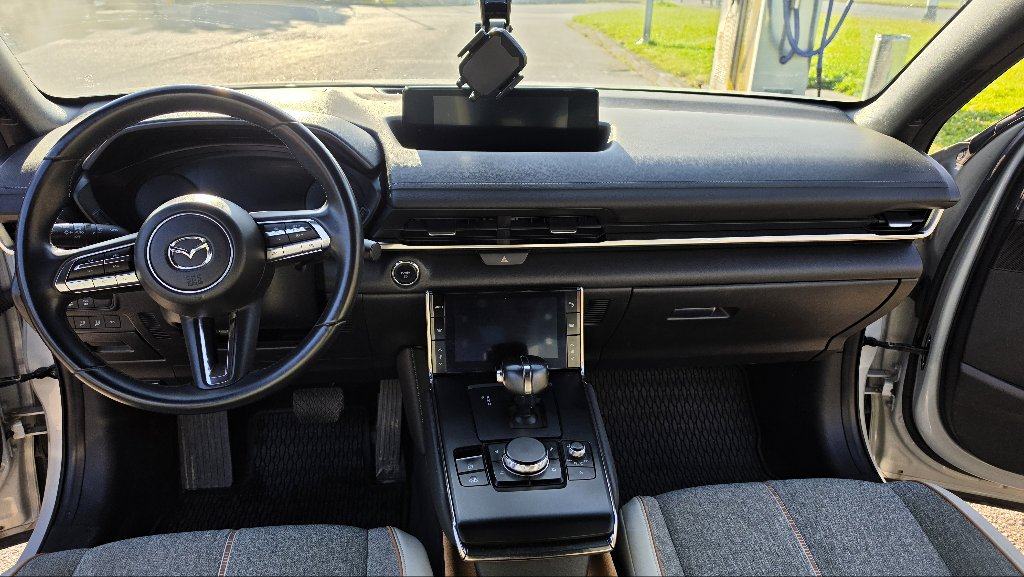 Mazda MX-30, Premium Edition, reg. 03/27. KAO NOV, pogled izvana - slika 1