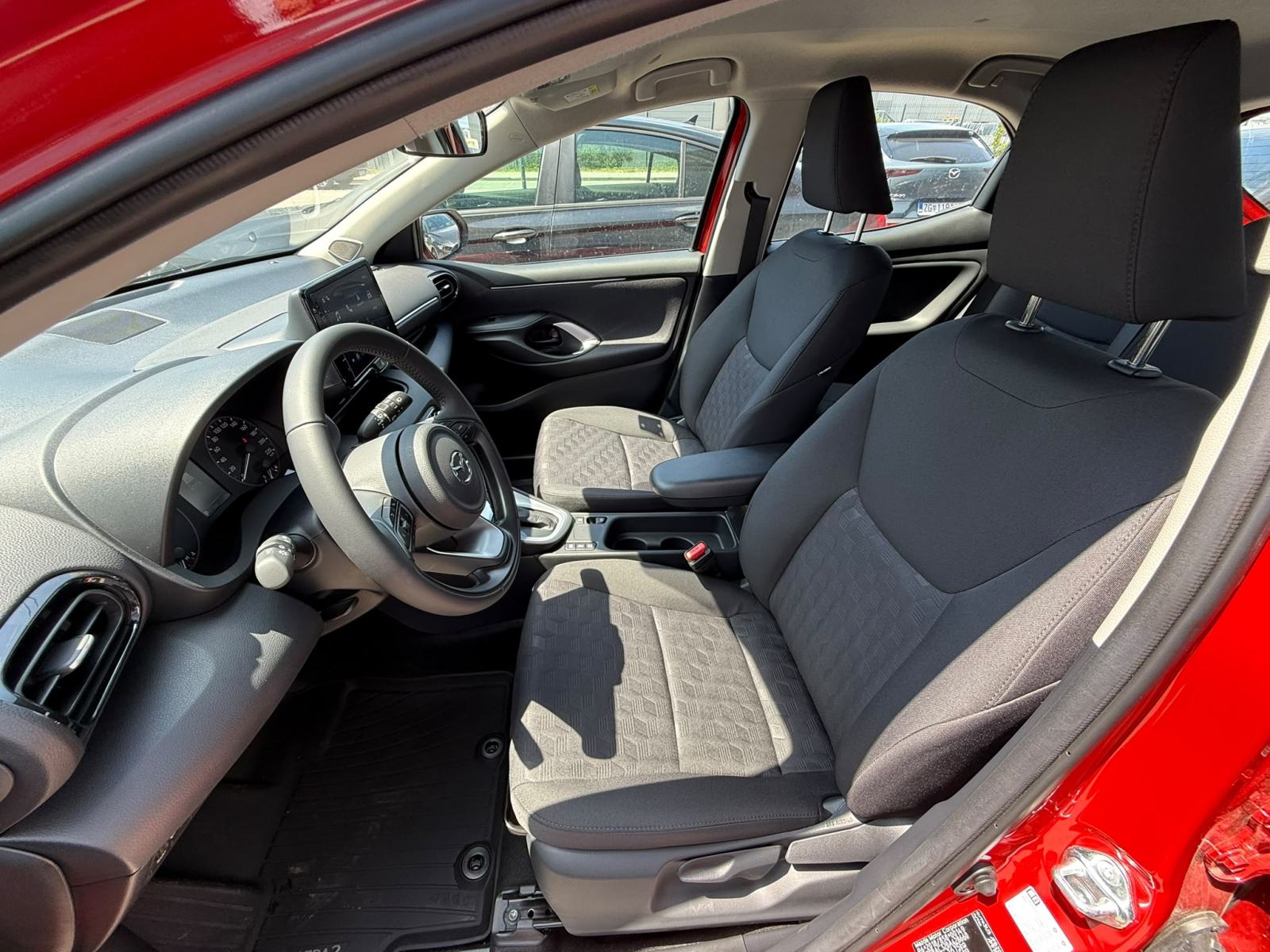 Mazda2 Hybrid 1.5 116hp AT FWD Centre-Line - 5000 km, jamstvo 6 godina, fotografija 8