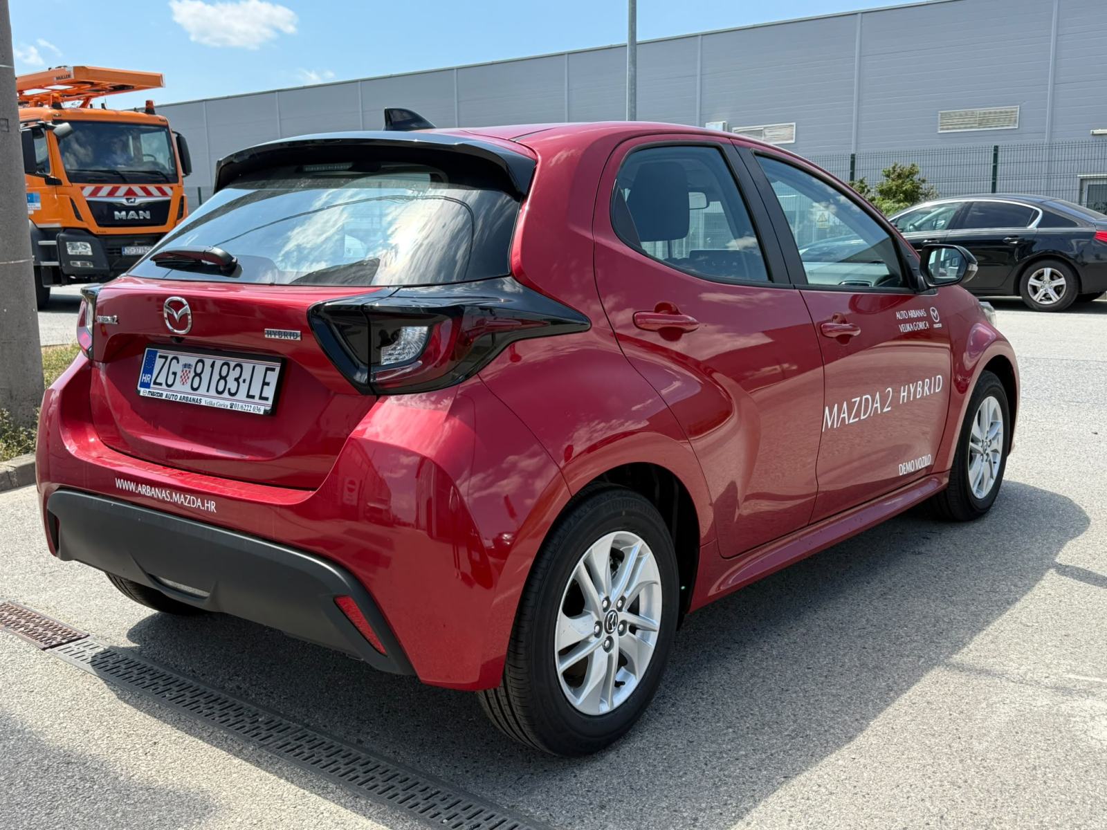 Mazda2 Hybrid 1.5 116hp AT FWD Centre-Line - 5000 km, jamstvo 6 godina, fotografija 6