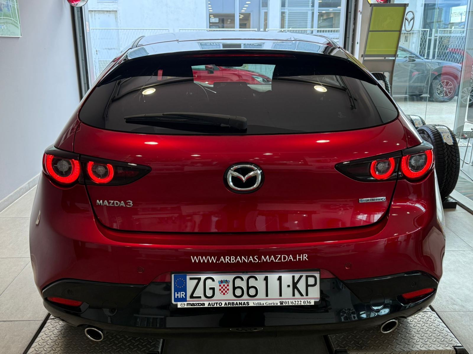 Mazda3 5HB 2.5L e-SKYACTIV G 140ps 6MT FWD Centre-line DESI, pogled izvana - slika 4