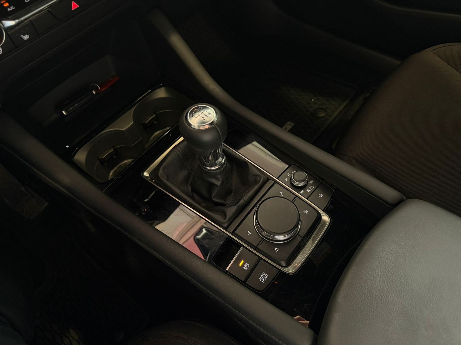 Mazda3 5HB 2.5L e-SKYACTIV G 140ps 6MT FWD Centre-line DESI, fotografija 11