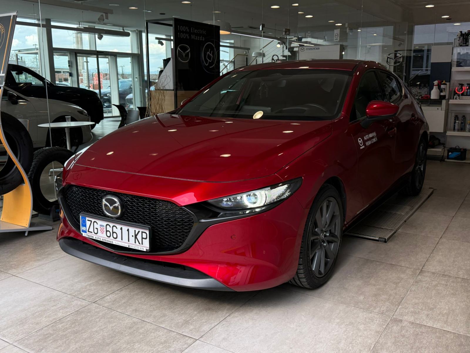 Mazda3 5HB 2.5L e-SKYACTIV G 140ps 6MT FWD Centre-line DESI, pogled izvana - slika 3