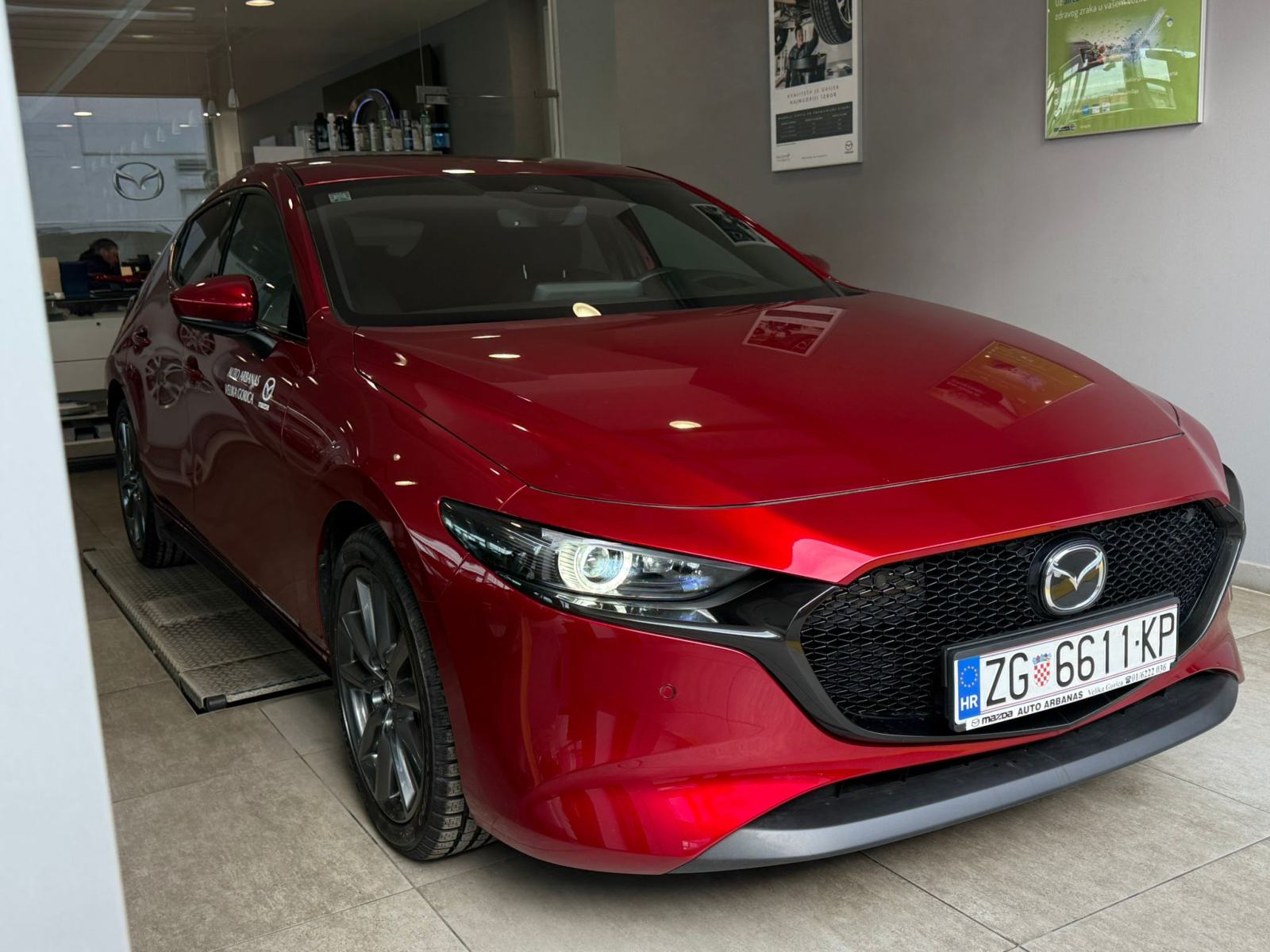 Mazda3 5HB 2.5L e-SKYACTIV G 140ps 6MT FWD Centre-line DESI, pogled izvana - slika 2