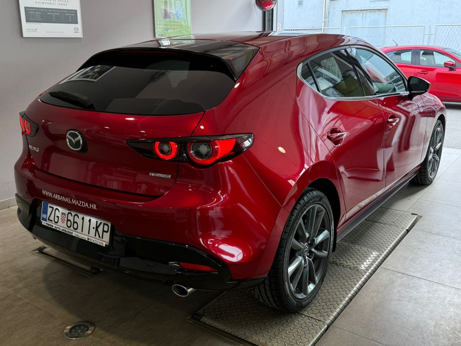 Mazda3 5HB 2.5L e-SKYACTIV G 140ps 6MT FWD Centre-line DESI, fotografija 6