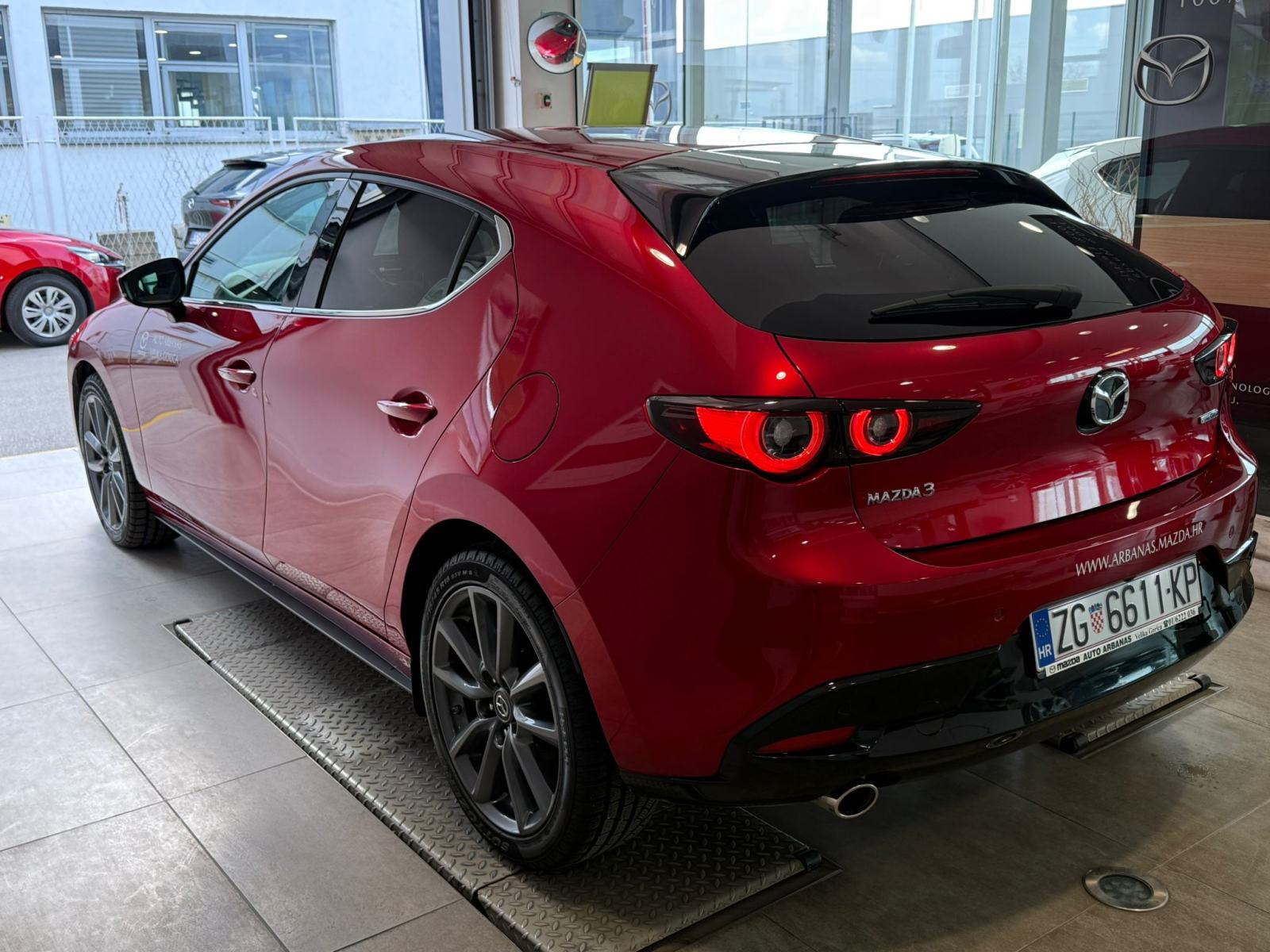 Mazda3 5HB 2.5L e-SKYACTIV G 140ps 6MT FWD Centre-line DESI, pogled izvana - slika 5