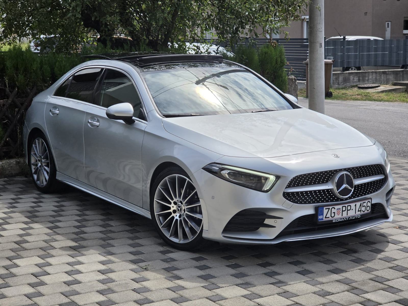 MB A200 - 163 ks ● 3 x AMG ● PANO-BURMESTER-MULTIBEAM ● JAMSTVO, fotografija 3
