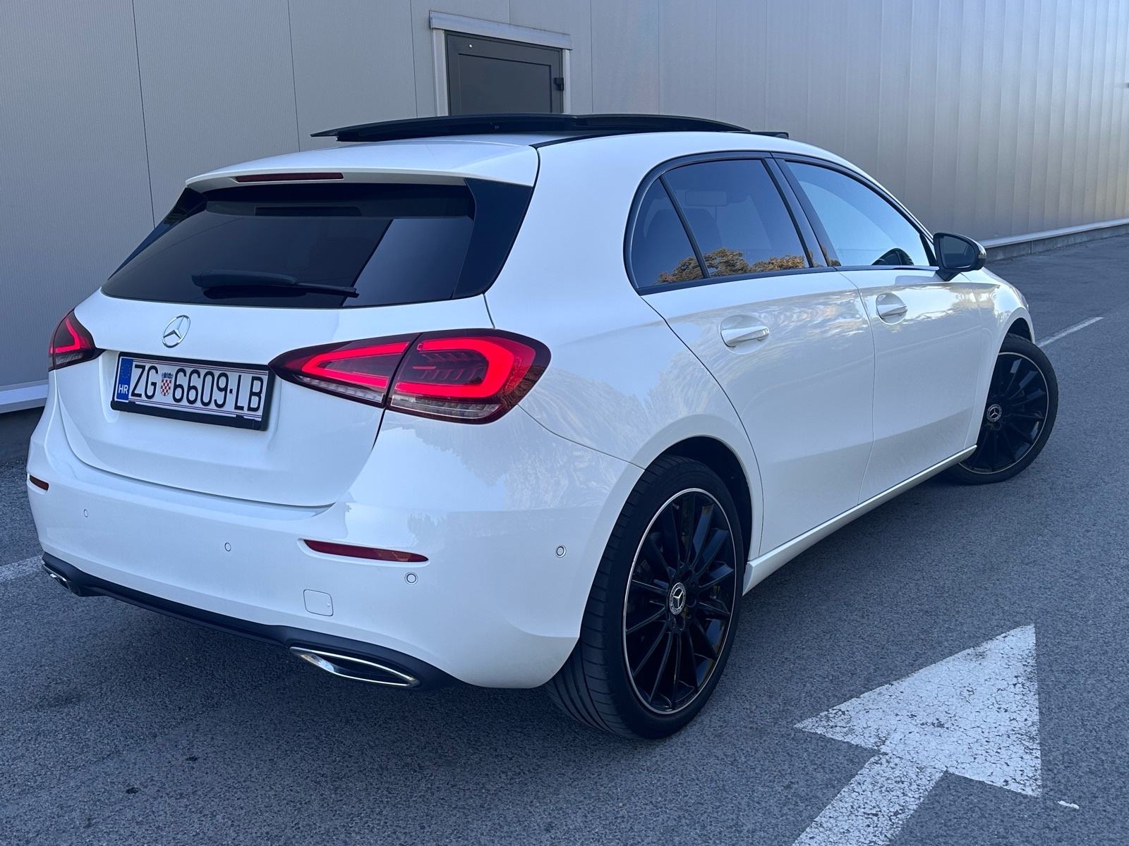 MB A220 4MATIC•100TKM•PANO•AMBI•WIDE SCREEN•BURMESTER•MRTVI KUT, fotografija 4