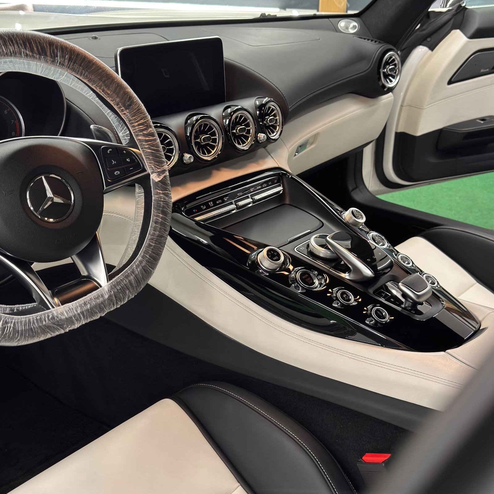 MB AMG GTS- KOLEKCIONARSKI AUTOMOBIL- LIMITED EDITION 130thAnniversary, fotografija 17