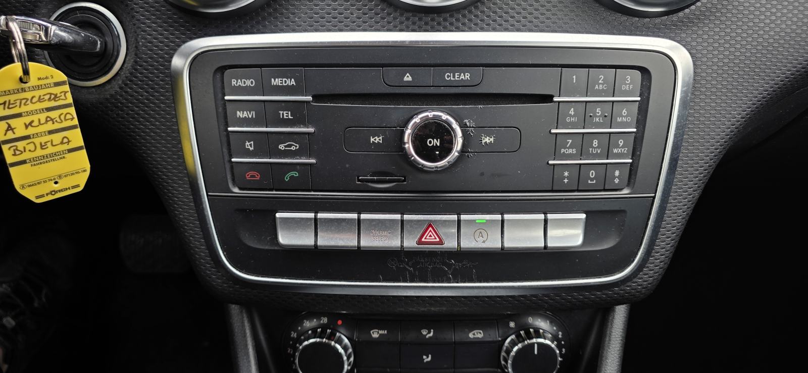 Mercedes A160d, F1 AUTOMATIC., AUT. KLIMA, NAVI, TEMP, KAM, JAMSTVO..., fotografija 19