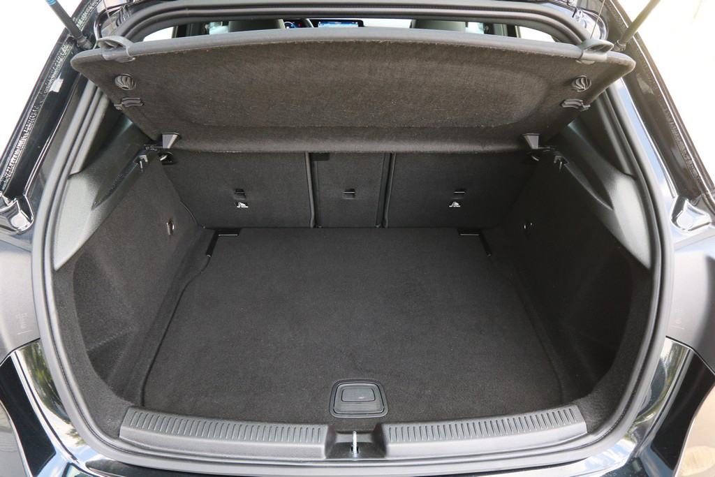 Mercedes A 180 2.0 D 8G-Tronic Sportpaket Style -Full LED-, fotografija 12