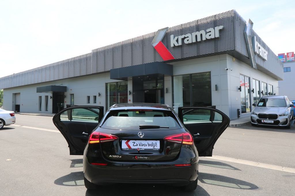 Mercedes A 180 2.0 D 8G-Tronic Sportpaket Style -Full LED-, fotografija 17