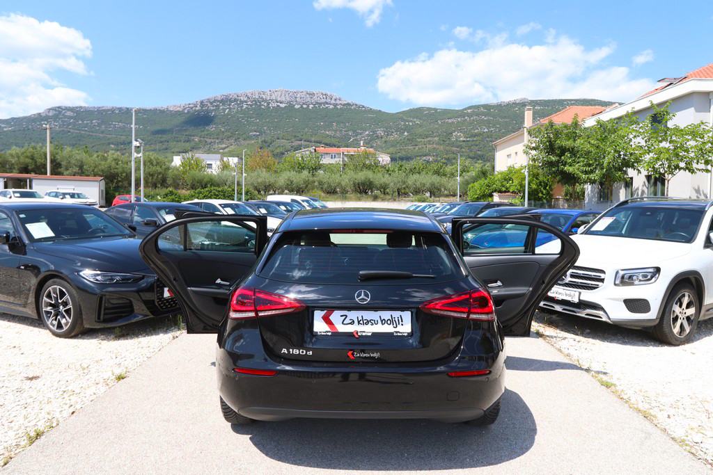 Mercedes A 180 2.0 D 8G-Tronic Sportpaket Style -Full LED-, fotografija 16
