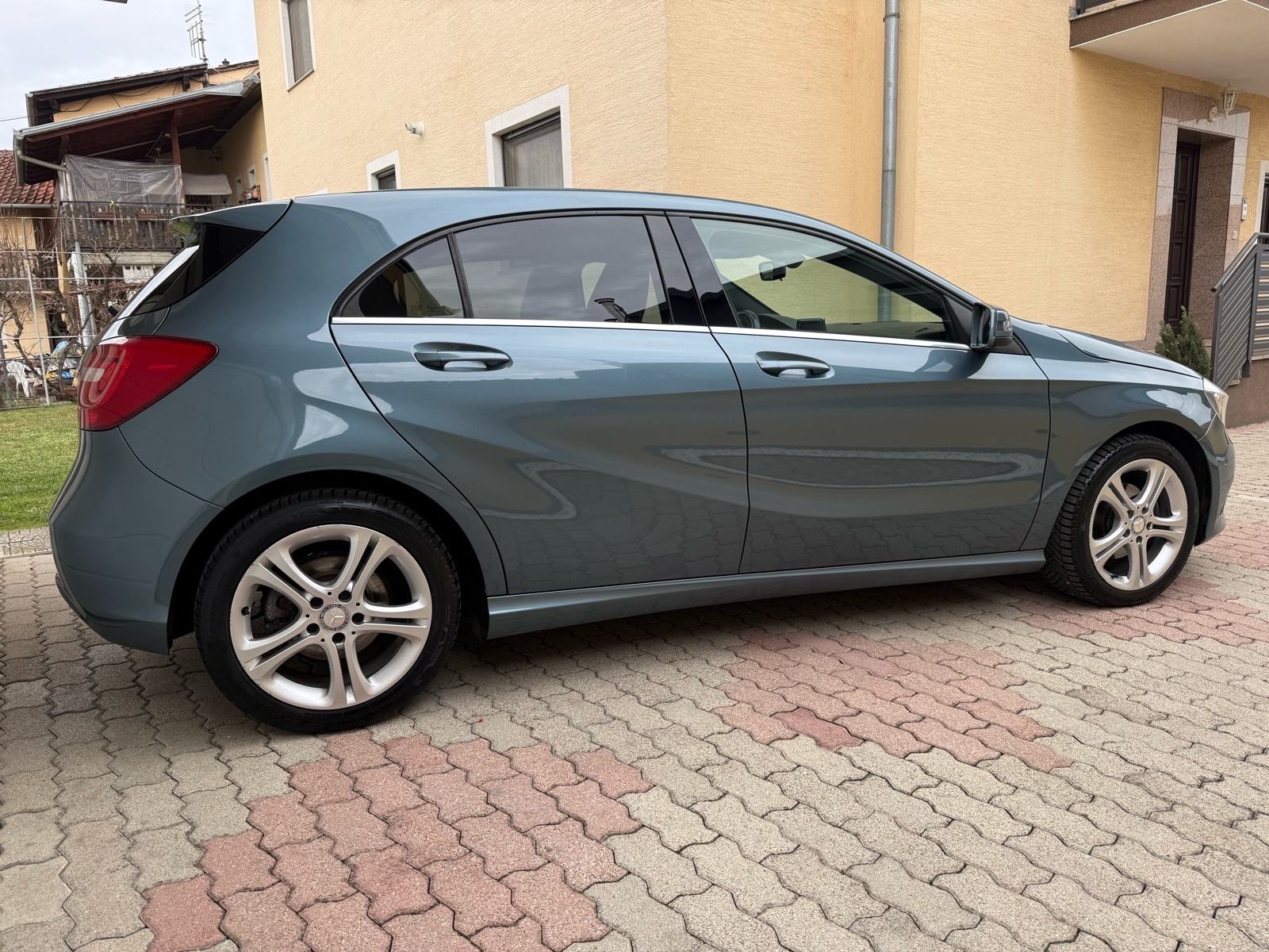 MERCEDES A180 URBAN SPORT 80kw 2013g NAVI MF LED TOP STANJE, fotografija 6
