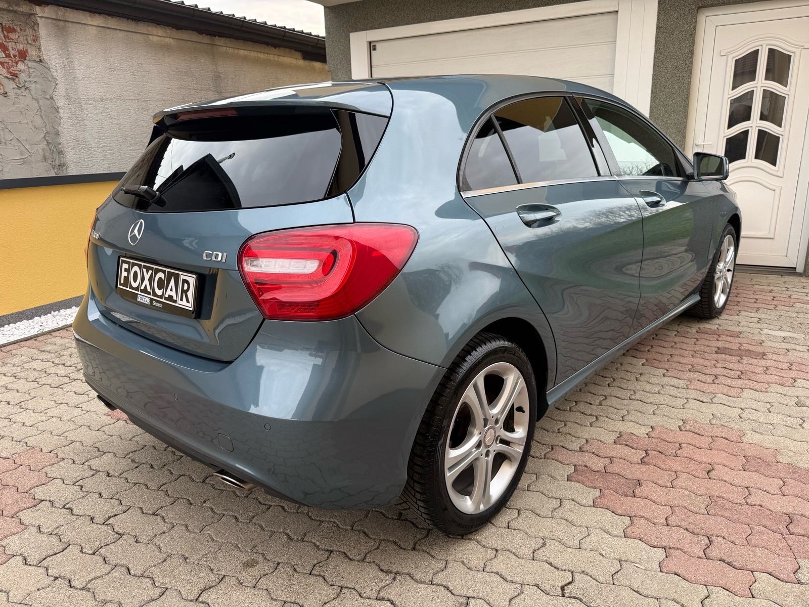 MERCEDES A180 URBAN SPORT 80kw 2013g NAVI MF LED TOP STANJE, fotografija 11