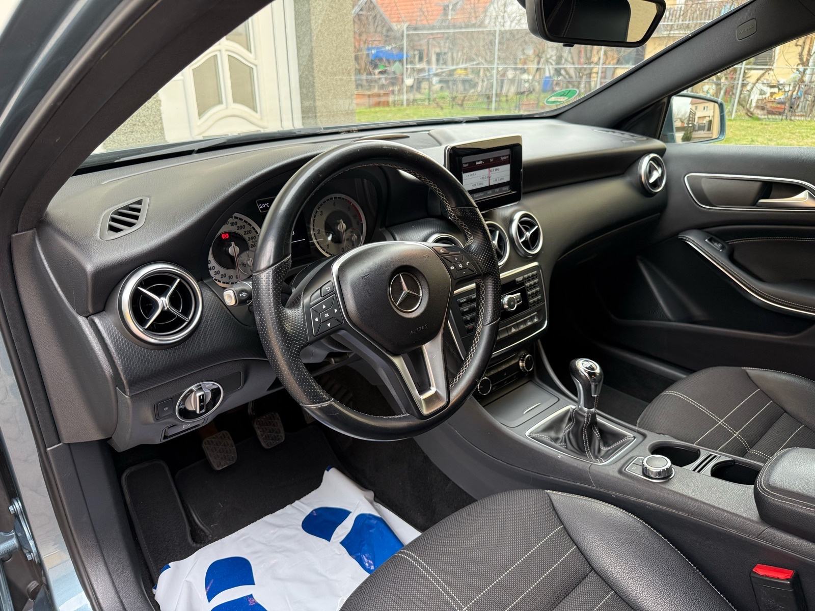 MERCEDES A180 URBAN SPORT 80kw 2013g NAVI MF LED TOP STANJE, fotografija 13