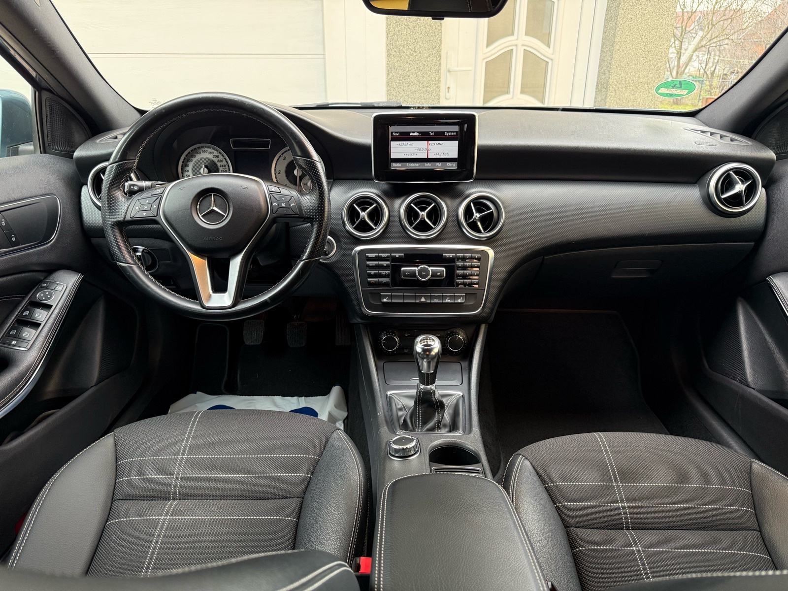 MERCEDES A180 URBAN SPORT 80kw 2013g NAVI MF LED TOP STANJE, fotografija 18
