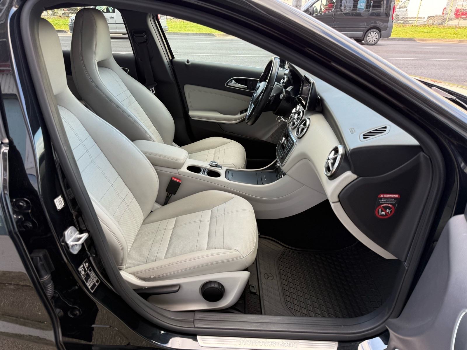 Mercedes A180CDI AUTOMATIK °NAVIGACIJA°KOŽA°PRVI VLASNIK°NIJE UVOZ°, fotografija 18