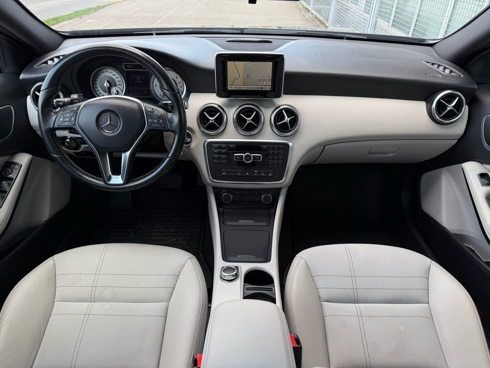Mercedes A180CDI AUTOMATIK °NAVIGACIJA°KOŽA°PRVI VLASNIK°NIJE UVOZ°, fotografija 12