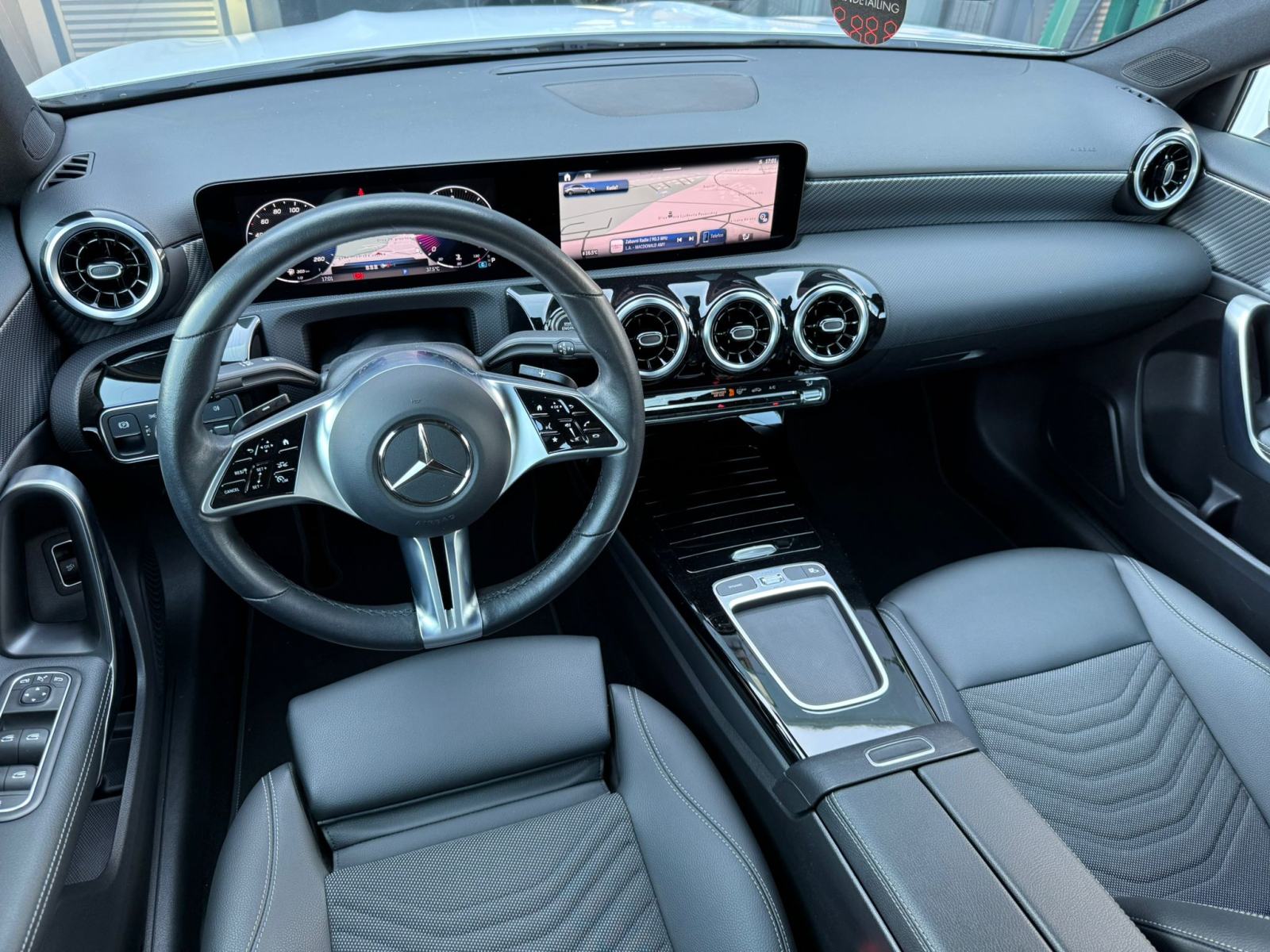 Mercedes A180d AUTOMATIK °WIDESCREEN°KOŽA°LED°KAMERA°LEASING°, fotografija 8