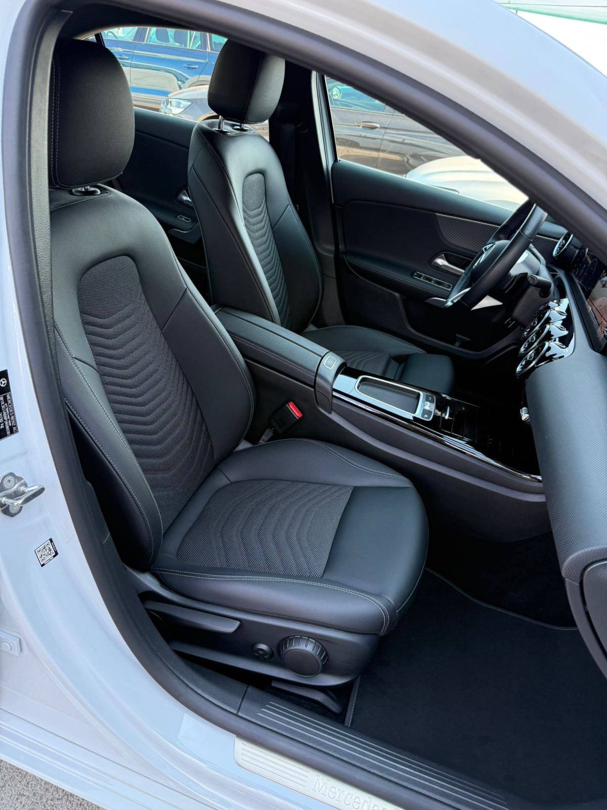 Mercedes A180d AUTOMATIK °WIDESCREEN°KOŽA°LED°KAMERA°LEASING°, fotografija 14