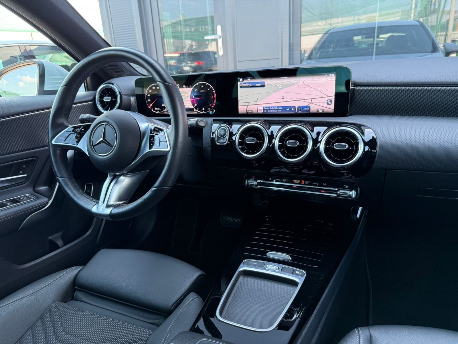 Mercedes A180d AUTOMATIK °WIDESCREEN°KOŽA°LED°KAMERA°LEASING°, fotografija 10
