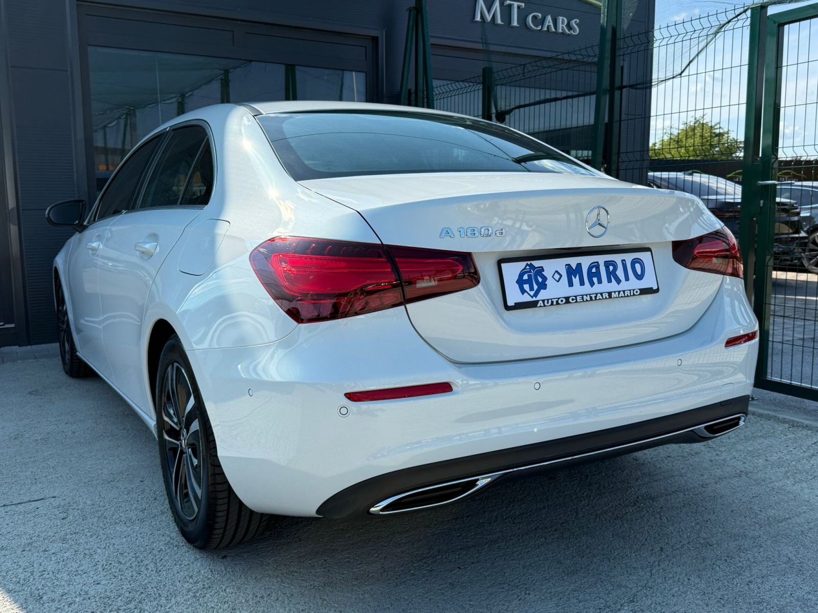Mercedes A180d AUTOMATIK °WIDESCREEN°KOŽA°LED°KAMERA°LEASING°, fotografija 7