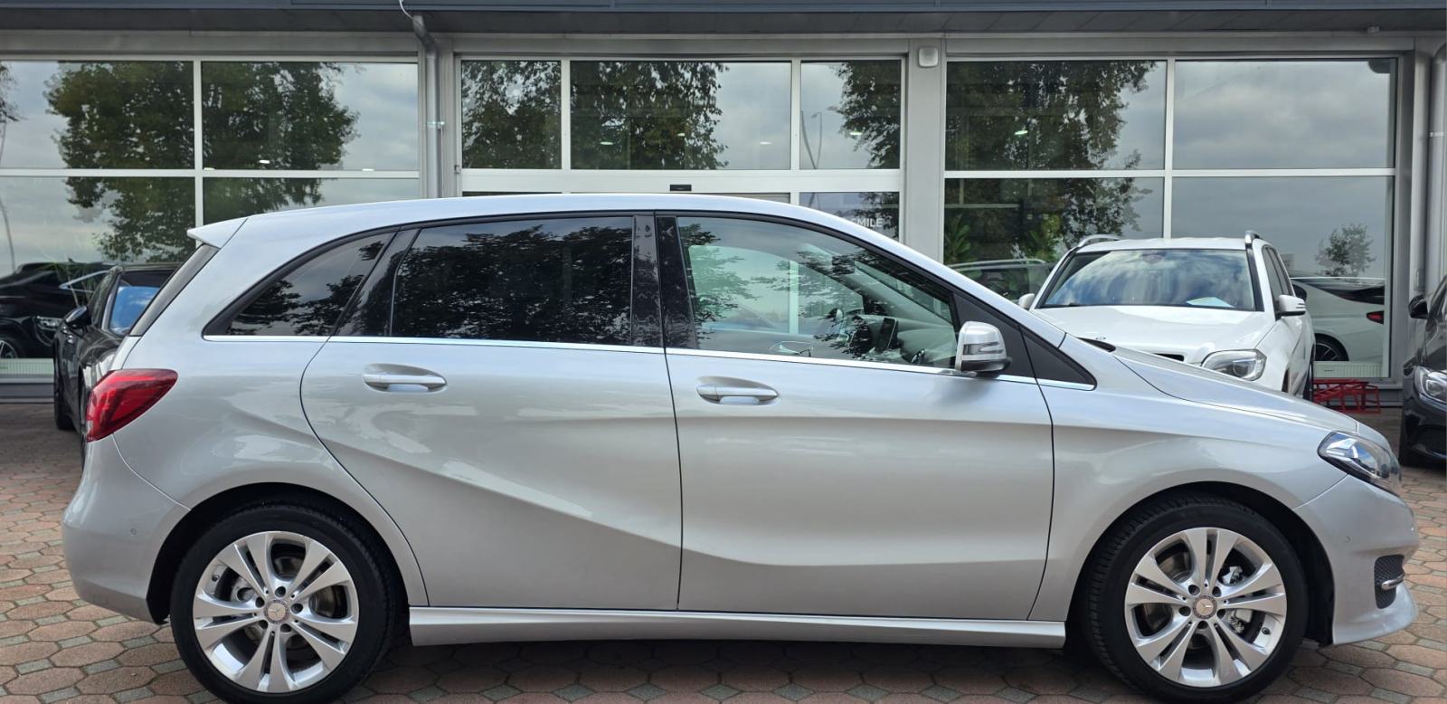 Mercedes B200 CDI, 6 BRZINA, LED, KLIMA, NAVI, 2XPDC, KAM, JAMSTVO..., fotografija 5