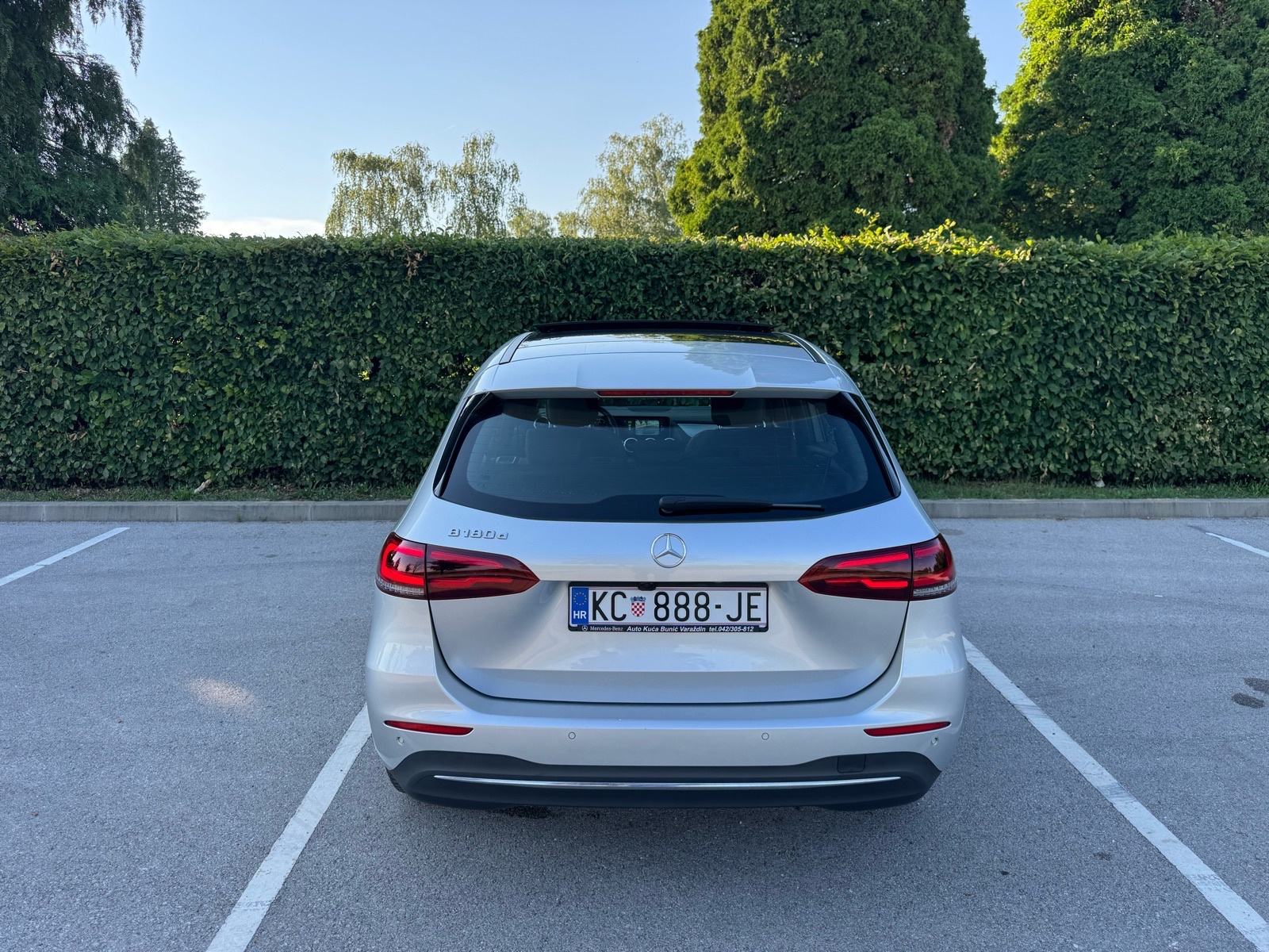 Mercedes B Klasa 180d PANORAMA-LED-MRTVI KUT-WIDESCREEN, fotografija 6