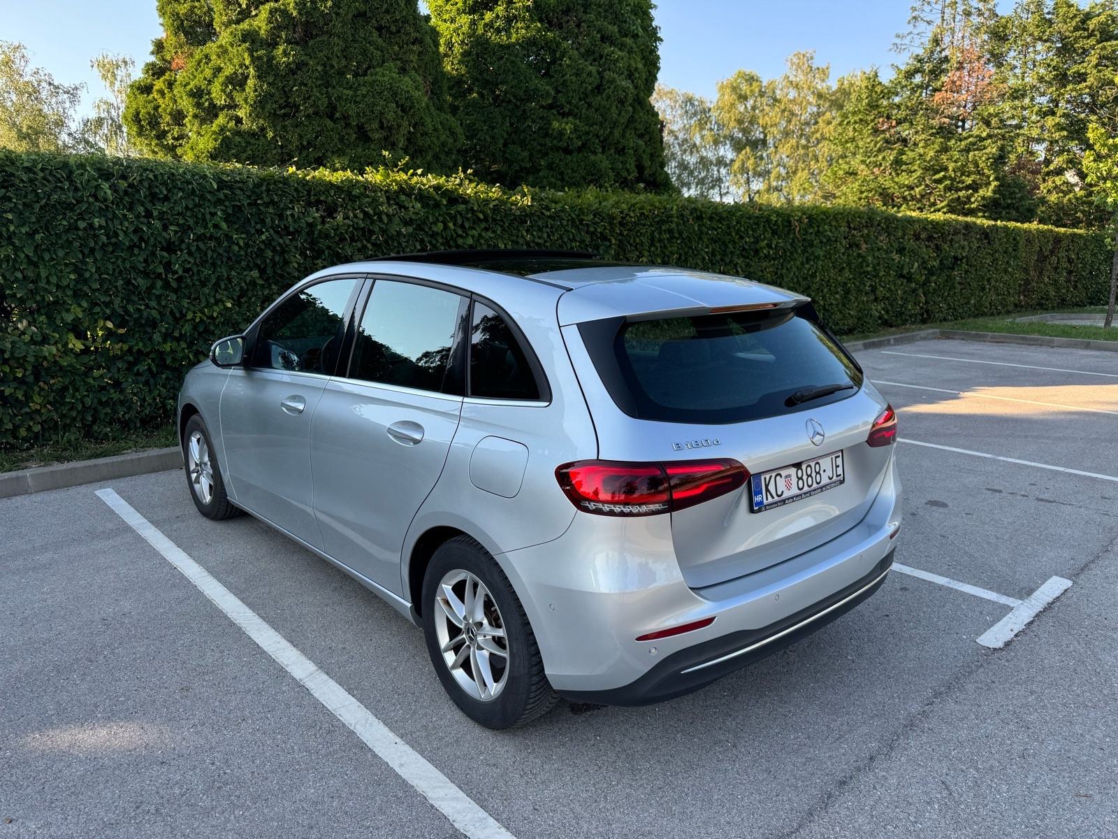 Mercedes B Klasa 180d PANORAMA-LED-MRTVI KUT-WIDESCREEN, fotografija 7
