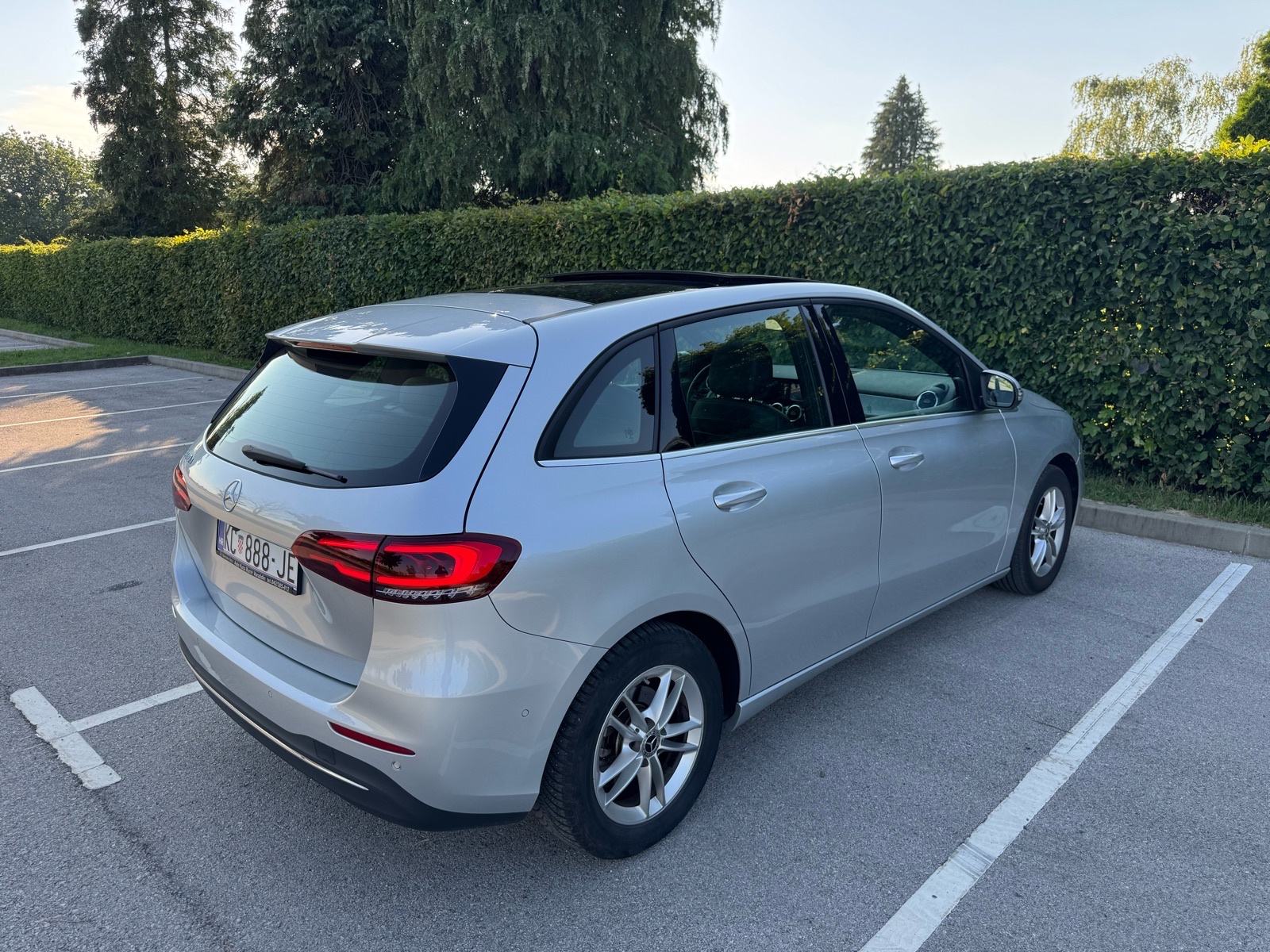 Mercedes B Klasa 180d PANORAMA-LED-MRTVI KUT-WIDESCREEN, pogled izvana - slika 5