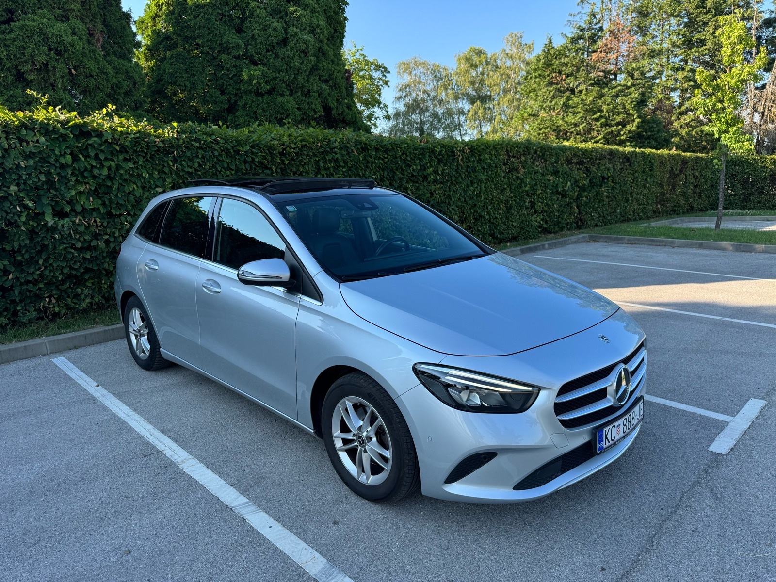 Mercedes B Klasa 180d PANORAMA-LED-MRTVI KUT-WIDESCREEN, pogled izvana - slika 3