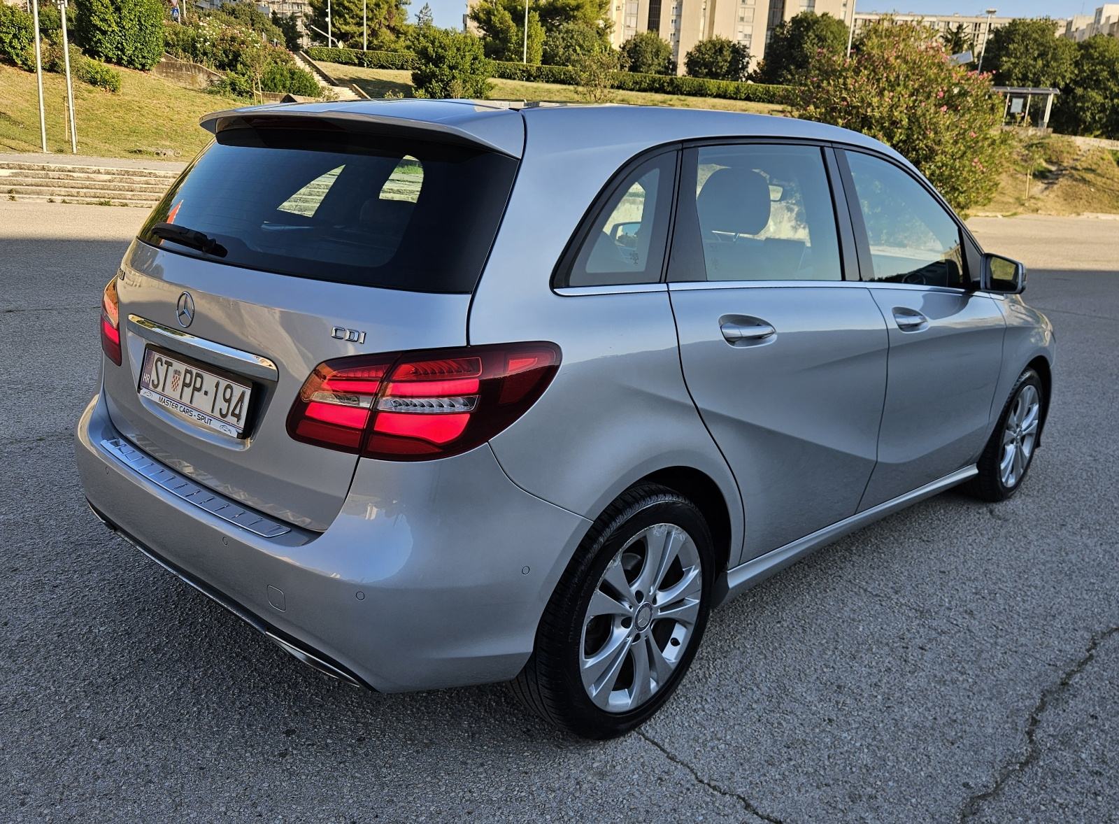 MERCEDES B180 CDI • URBAN • REDIZAJN • SAMO 147.000 KM • JAMSTVO, fotografija 8