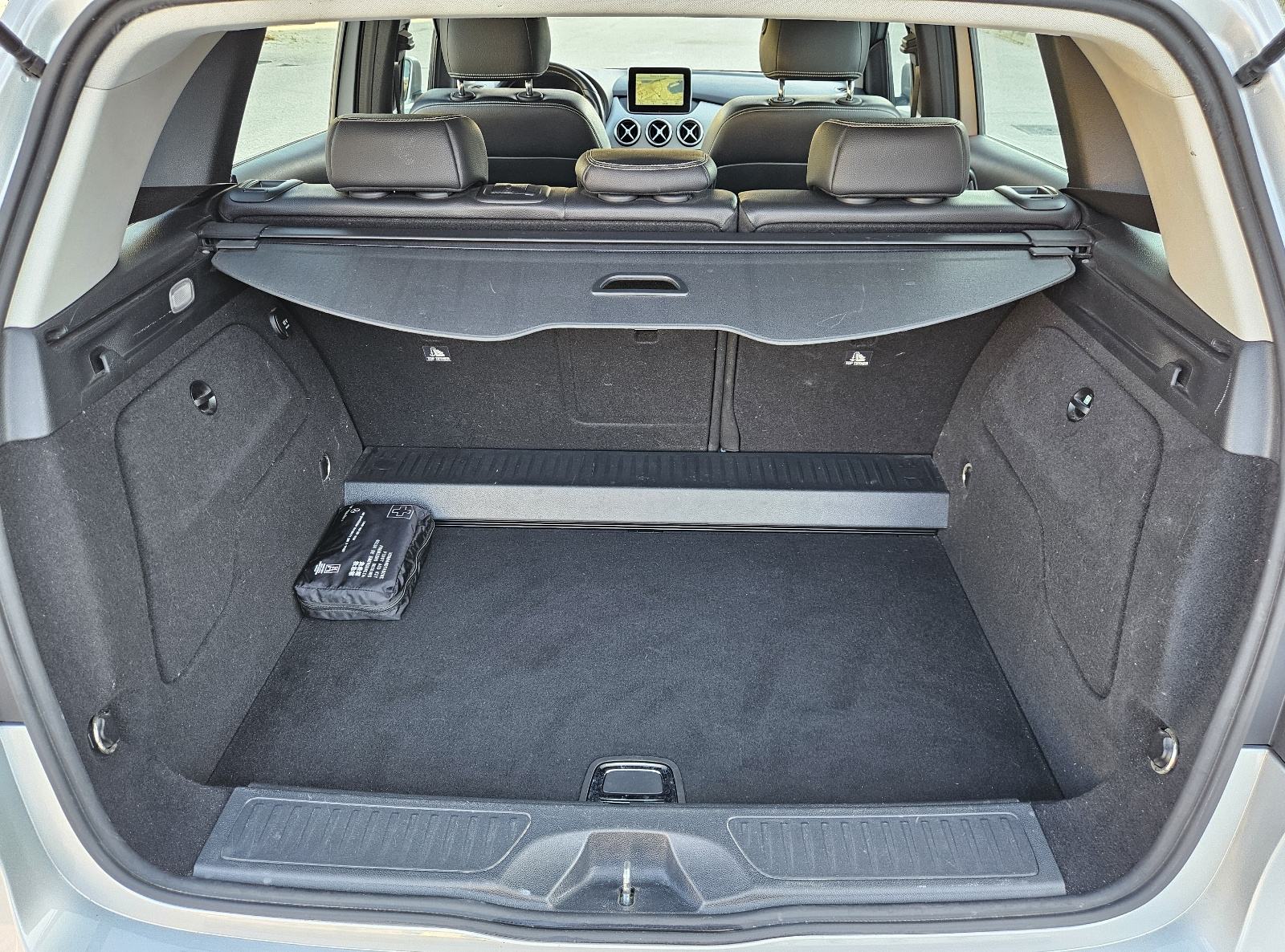MERCEDES B180 CDI • URBAN • REDIZAJN • SAMO 147.000 KM • JAMSTVO, fotografija 19