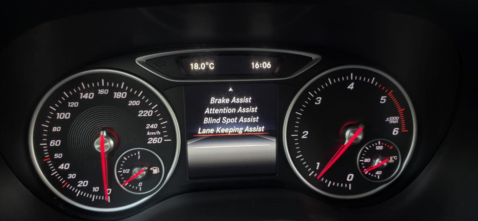 Mercedes B180d, 6 BRZINA, FULL LED, NAVI, LANE ASS, KAM, JAMSTVO..., fotografija 18