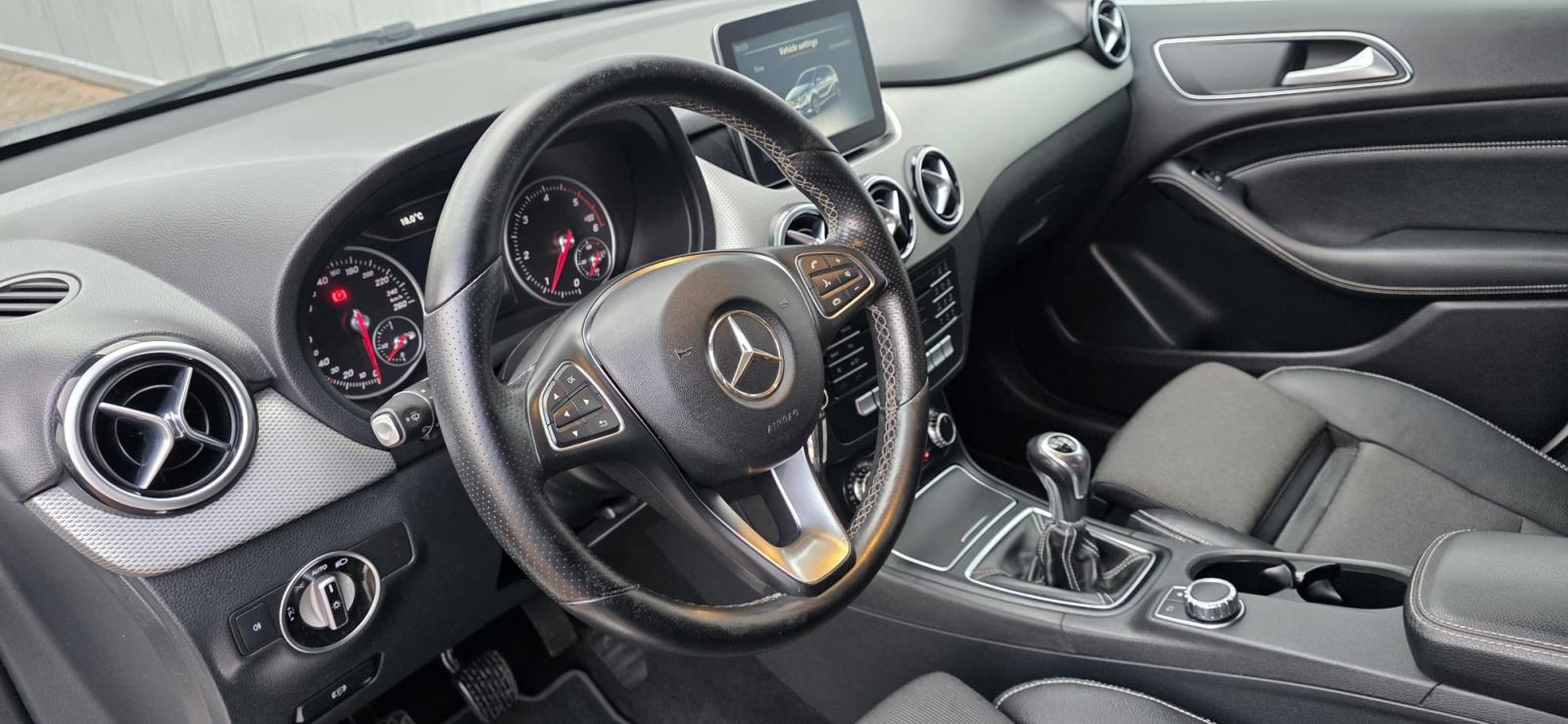 Mercedes B180d, 6 BRZINA, FULL LED, NAVI, LANE ASS, KAM, JAMSTVO..., fotografija 11